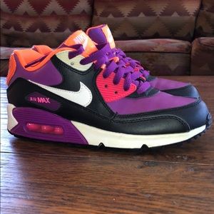 Nike Air Max 90 in Bold Berry
